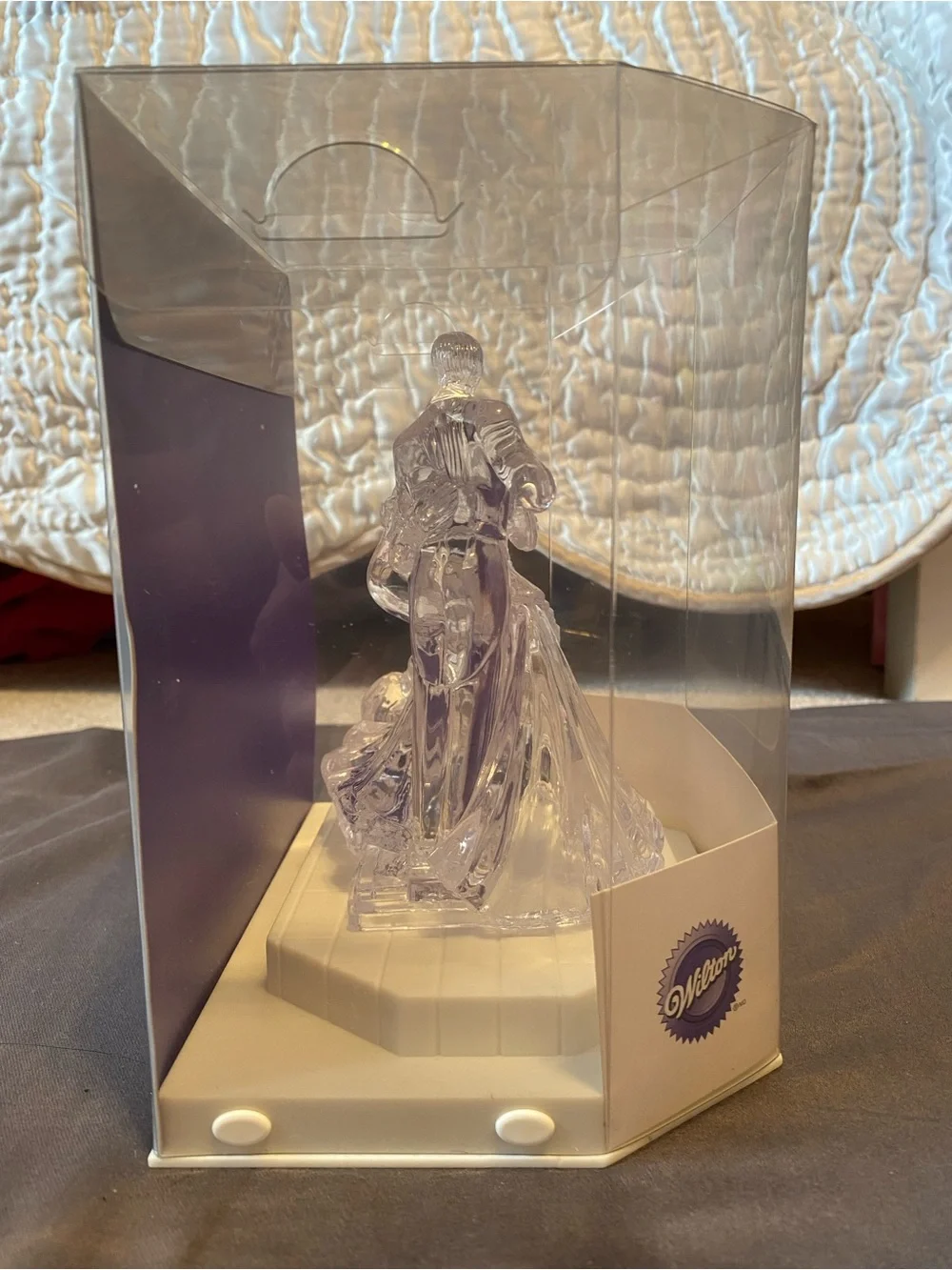 Wilton clear plastic wedding cake topper bride groom figurine
